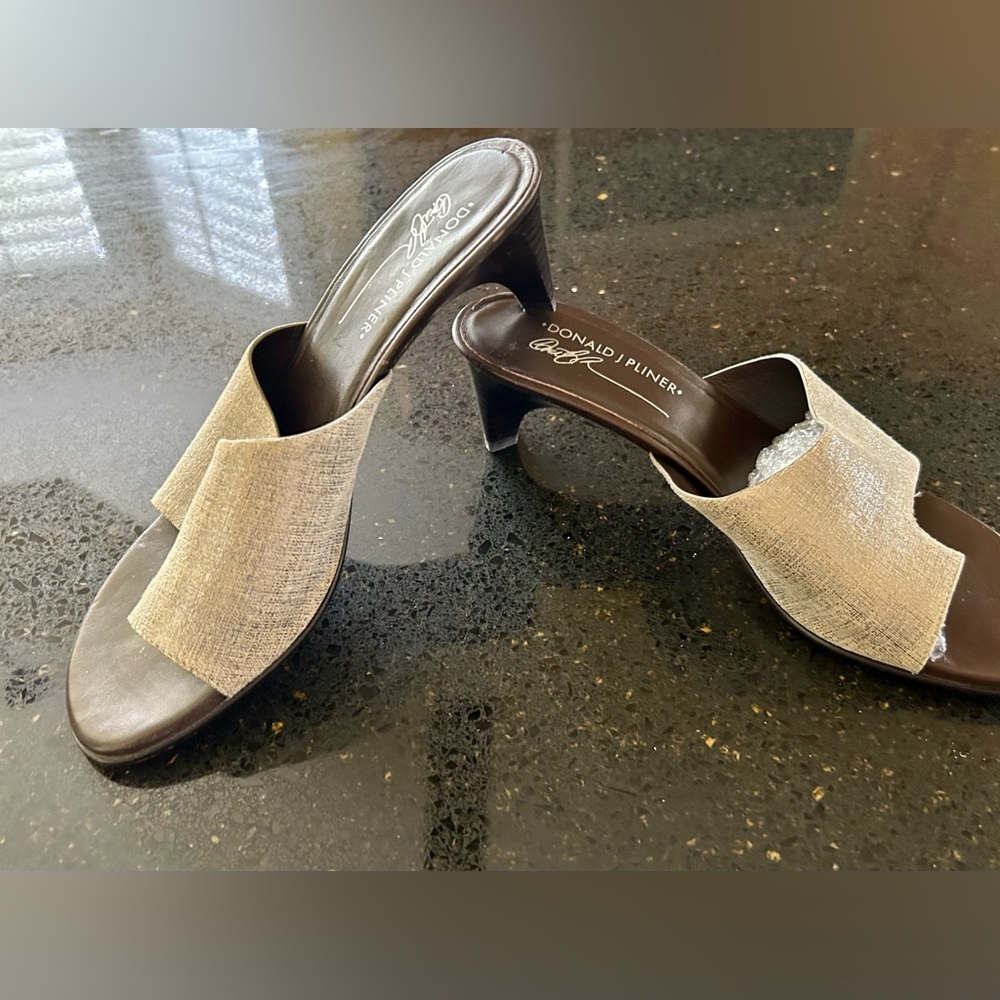 Donald J Pliner Slide on Kitten  Heels